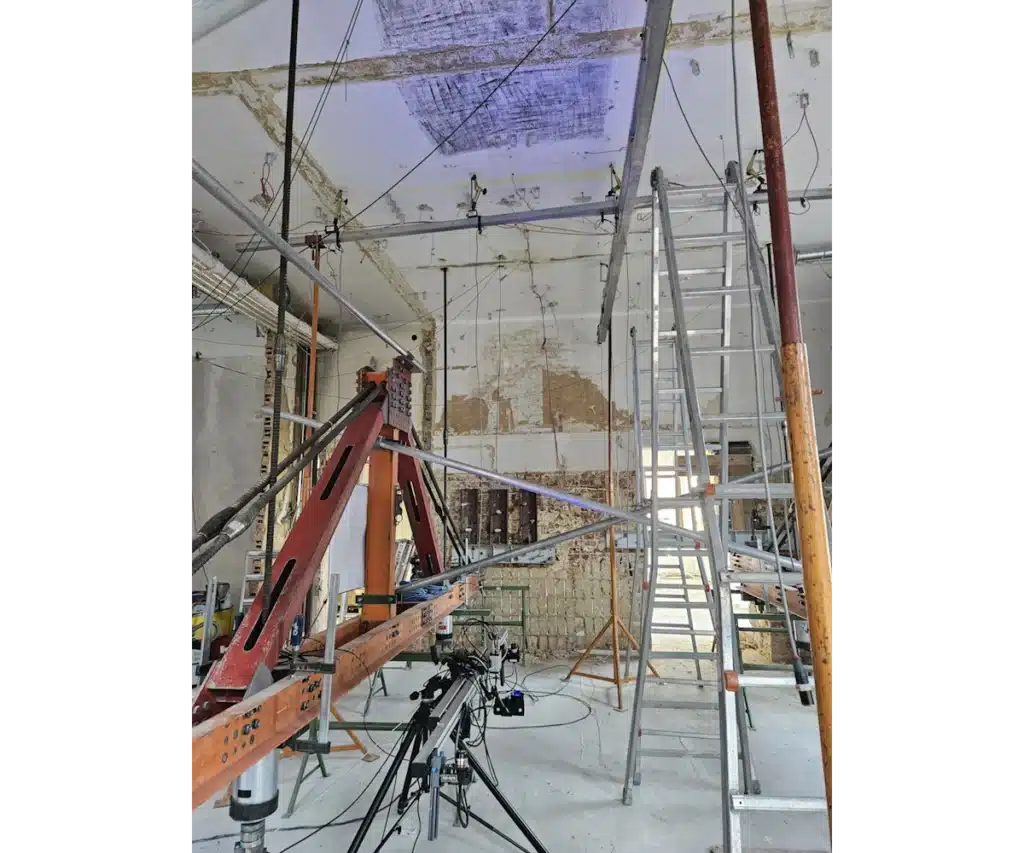 Structural Test on Ceiling (VIC-3D and speckle pattern)